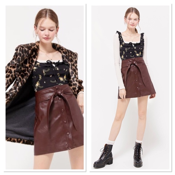 Urban Outfitters Dresses & Skirts - 🌸Maisie Belted Snap Button Mini Skirt